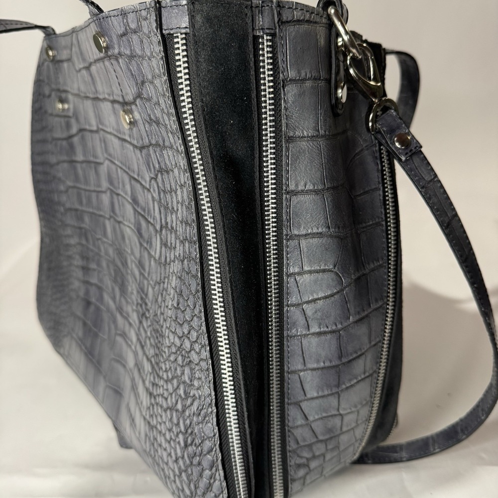 Claudia Firenze gray crocodile embossed genuine leather handbag. Made In Italy. - Picture 11 of 16